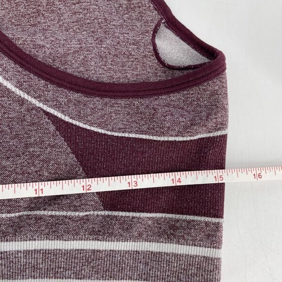 Nike Dri-More red seamless racerback sports bra - Picture 11 of 11